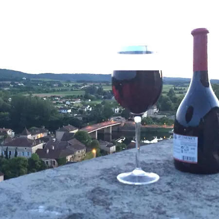 Le Presbytère B&b&gite-sleeps 4-6 Couette-café Puy-lʼÉvêque