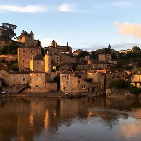 Le Presbytère B&b&gite-sleeps 4-6 Couette-café