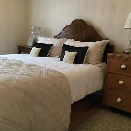 Le Presbytère B&b&gite-sleeps 4-6 Couette-café Puy-lʼÉvêque
