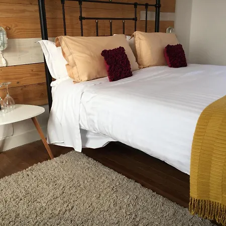 Le Presbytère B&b&gite-sleeps 4-6 3* Puy-lʼÉvêque