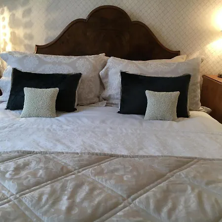 Le Presbytere And Gite-sleeps 4-6